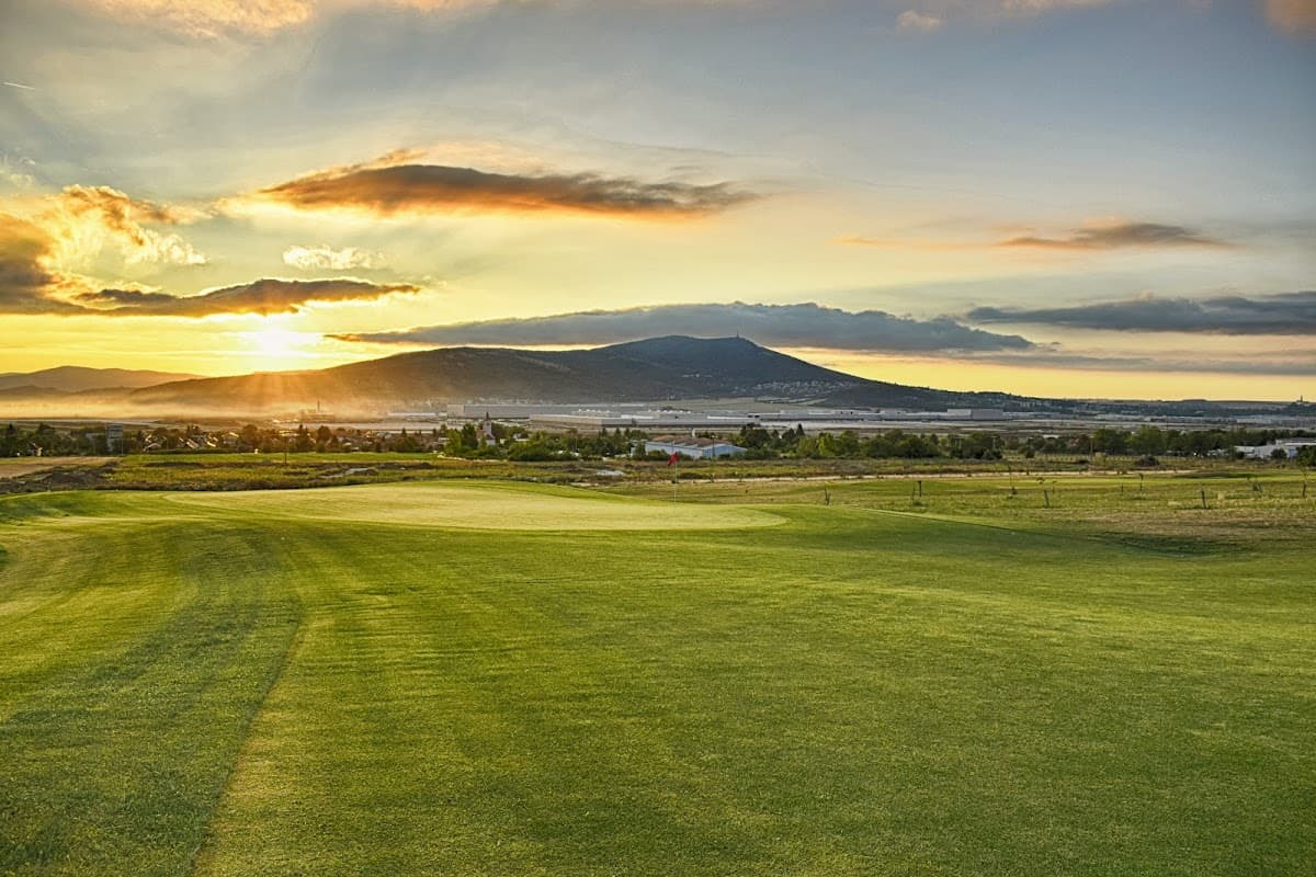 RED OAK Golf Club
