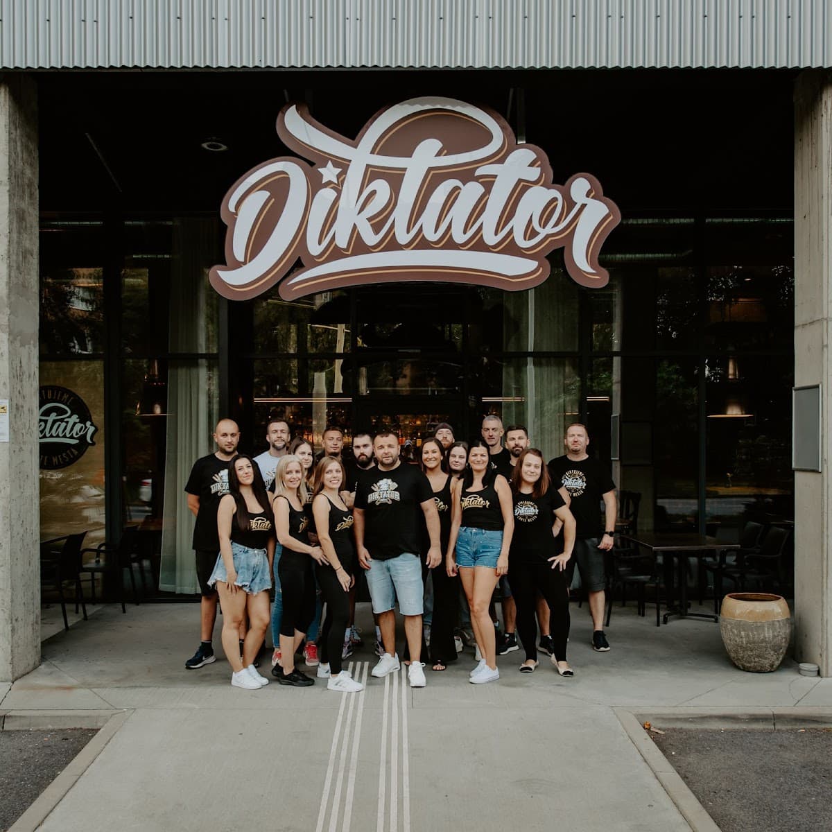 DIKTATOR Prešov - delivery food and restaurant