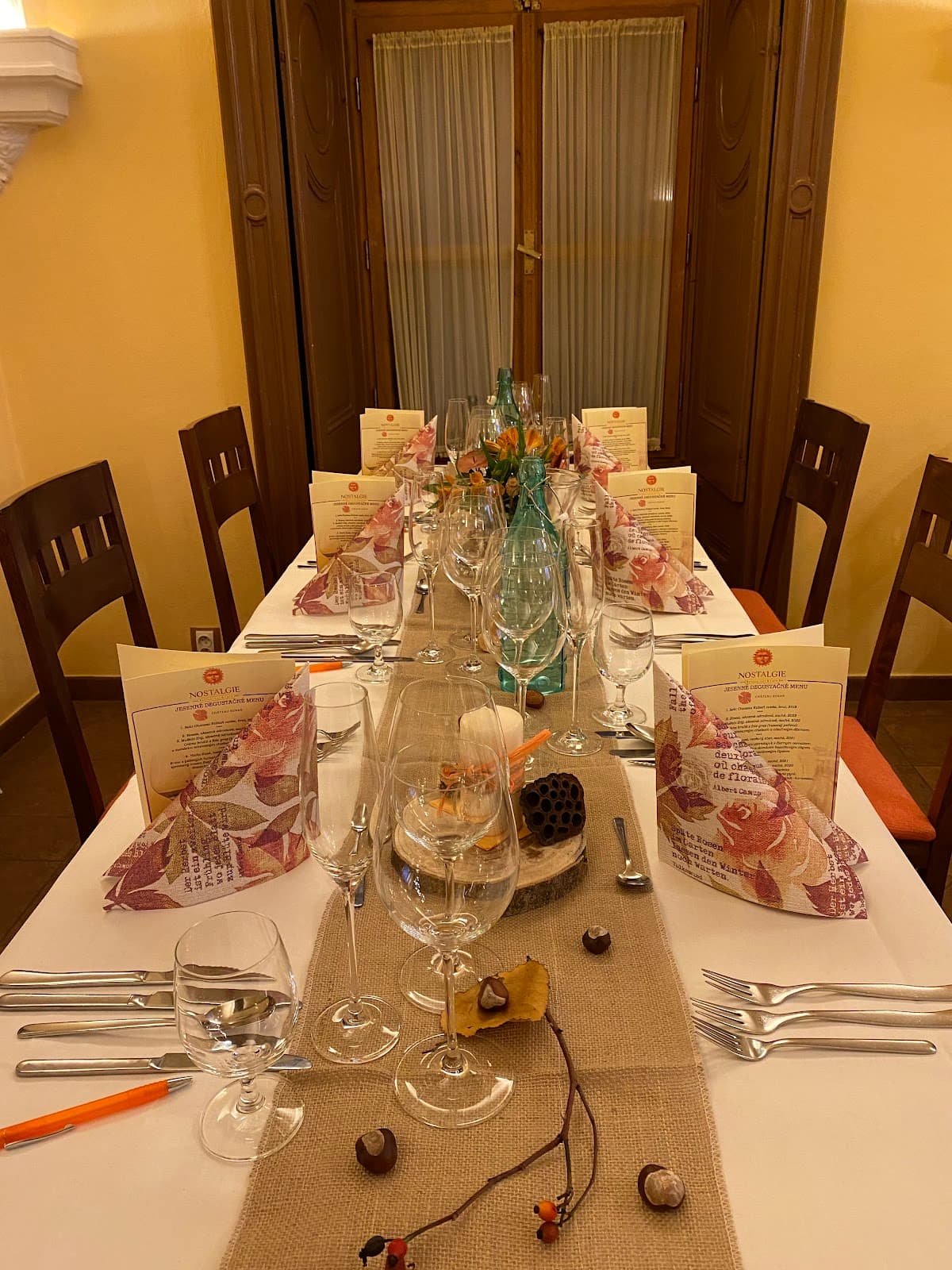 Nostalgie, Restaurant- Café