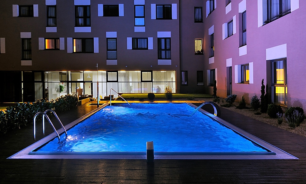 Melrose Apartments